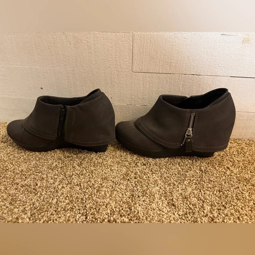 Dr. Scholl’s Charcoal Wedge Ankle Booties with Side Zipper Comfort Shoes - Picture 3 of 9